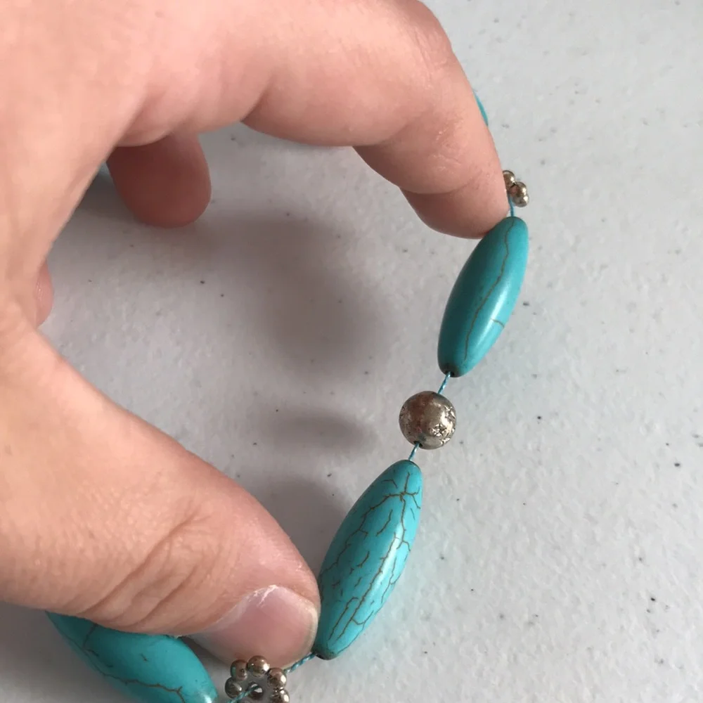 Vintage Faux Turquoise and Silver Bead Stretch Bracelet - Picture 5 of 6